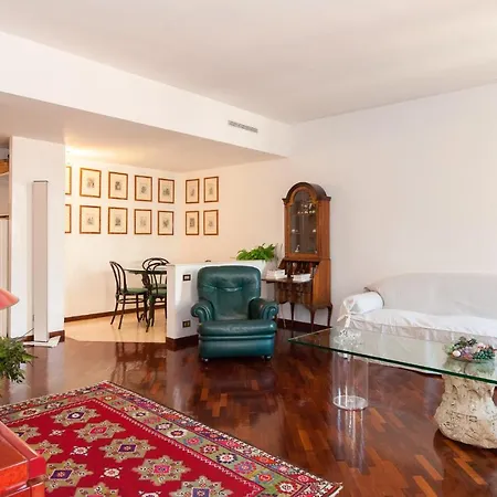 Dora Trevi 아파트 로마