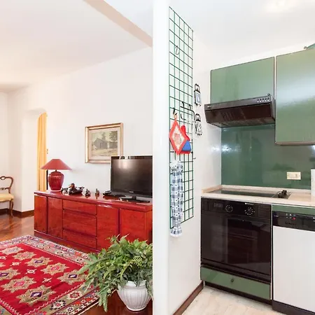 Dora Trevi 아파트